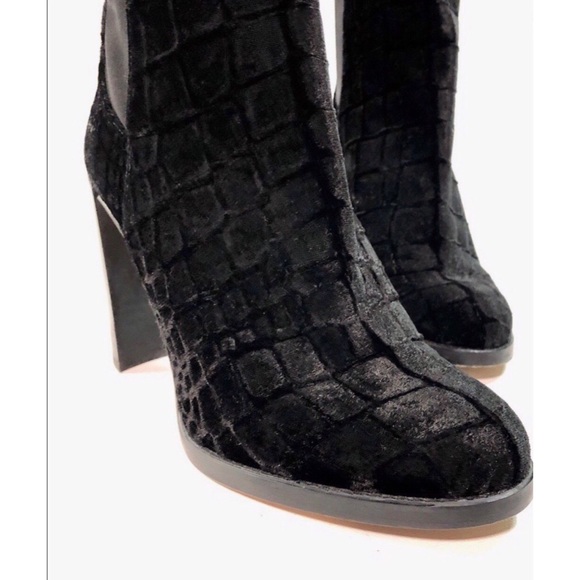 ❌SOLD❌Stuart Wietzman Hijack Velvet Croc Embossed - Picture 3 of 10